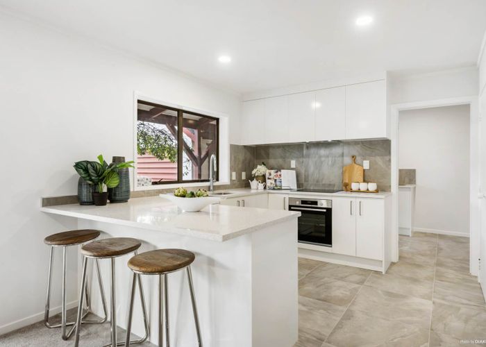  at 90 Porritt Avenue, Chatswood, Auckland