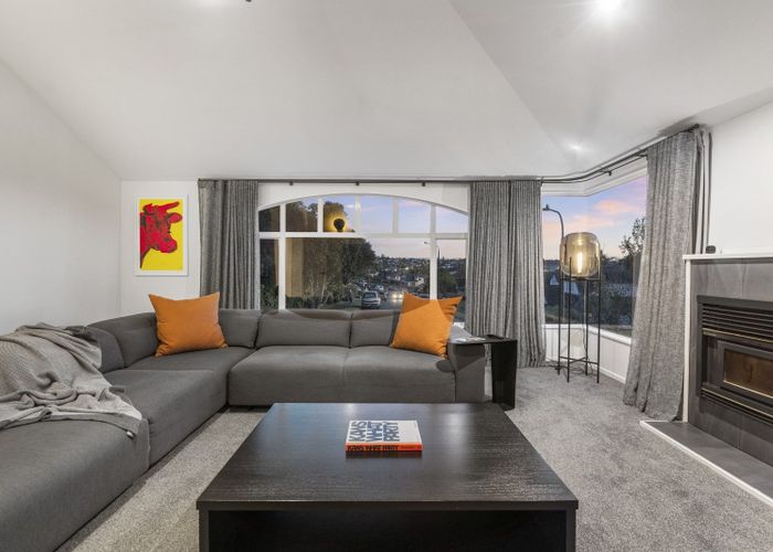 at 11 Chedworth Drive, Glenfield, Auckland