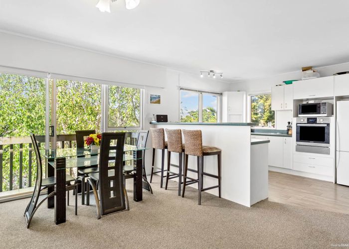  at 5 Sartors Avenue, Northcross, Auckland