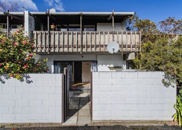  at 2/25 Winchester Street, Merivale, Christchurch City, Canterbury