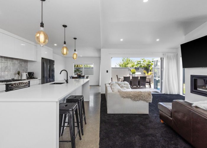  at 1417 Woodstock Avenue, Mayfair, Hastings