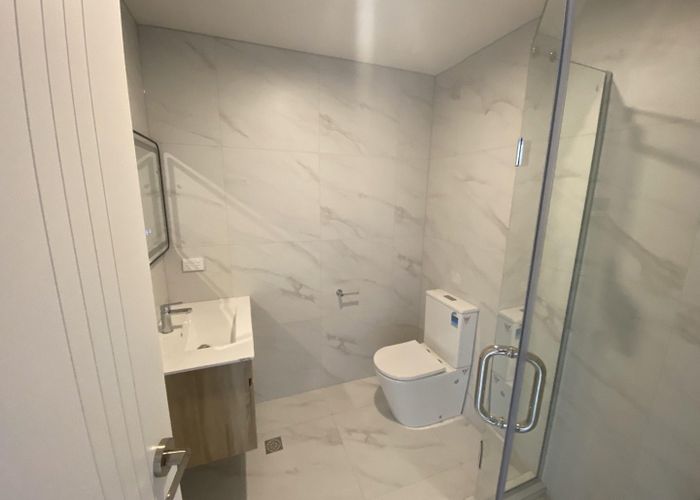  at 5/28 Smythe Road, Henderson, Auckland