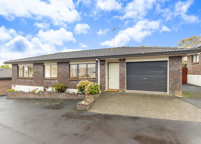  at 2/111 Sturges Road, Henderson, Auckland