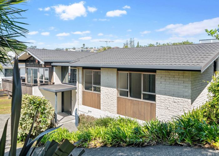  at 10 Commodore Parry Road, Castor Bay, North Shore City, Auckland