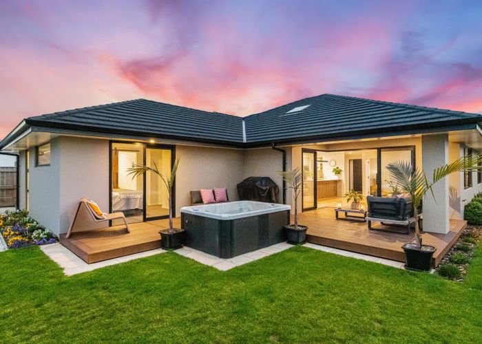  at 35 Carmine Crescent, Appleby, Richmond