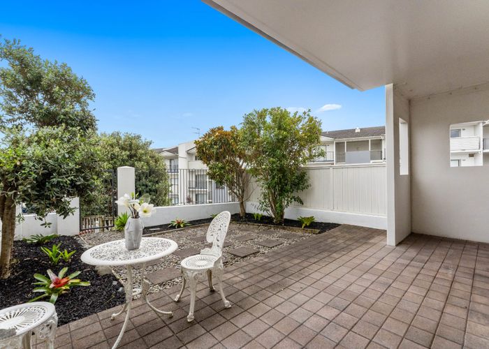  at C1/60 Masons Road, Oteha, Auckland