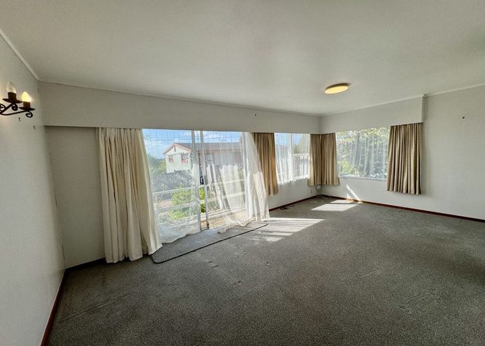  at 71 Ocean View Road, Hillcrest, Auckland