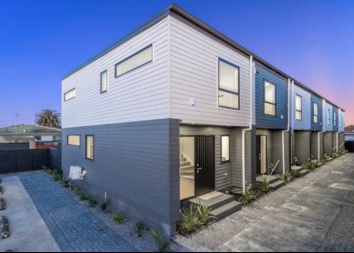  at 2/1 Cape Road, Mangere, Manukau City, Auckland