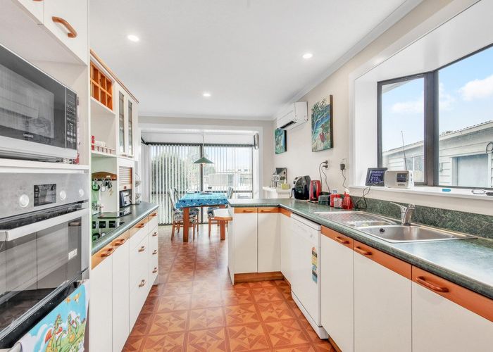  at 33 Wycola Avenue, Hei Hei, Christchurch