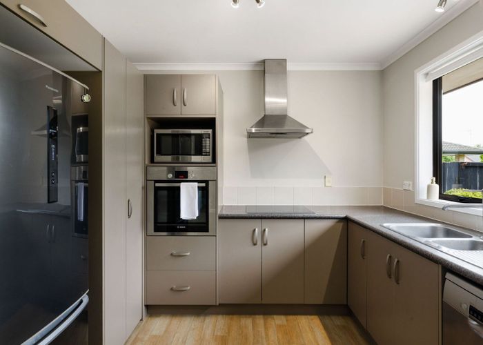  at 33 Thomas Road, Huntington, Hamilton