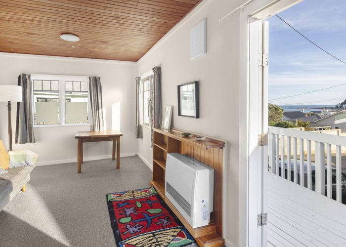  at 2 Linwood Way, Island Bay, Wellington