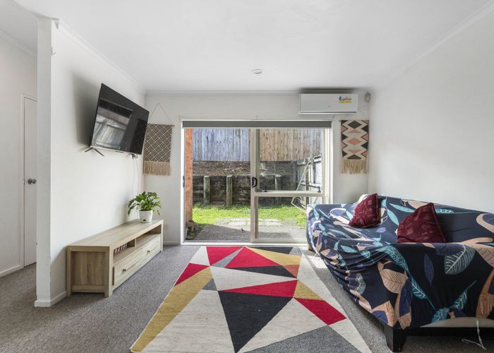  at 12 Brashier Circle, Sunnyvale, Waitakere City, Auckland