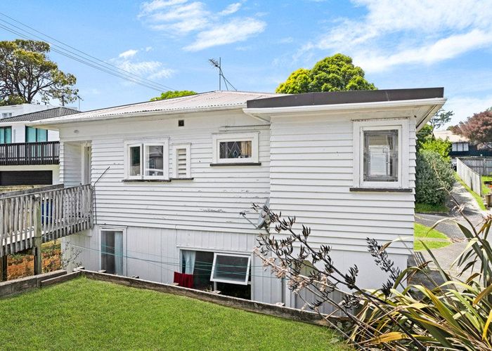  at 37 Whitney Street, New Windsor, Auckland