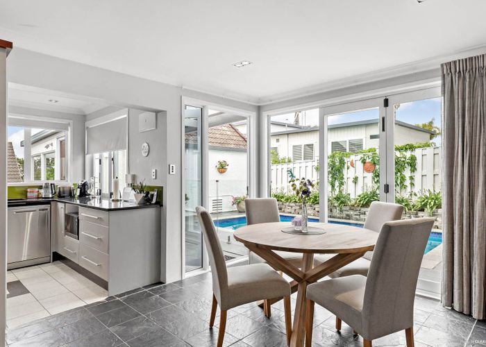  at 4/74 Kitchener Road, Milford, Auckland