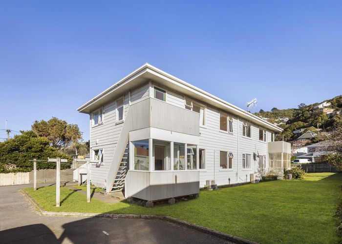  at 7/139 Queens Drive, Lyall Bay, Wellington