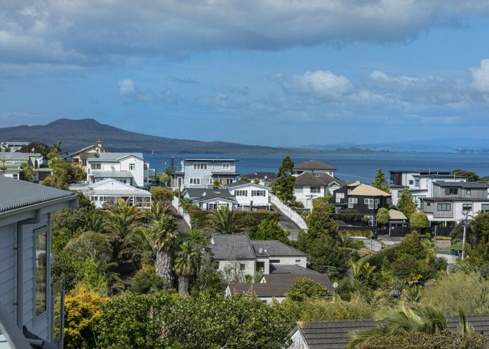  at 20 Parr Terrace, Castor Bay, Auckland