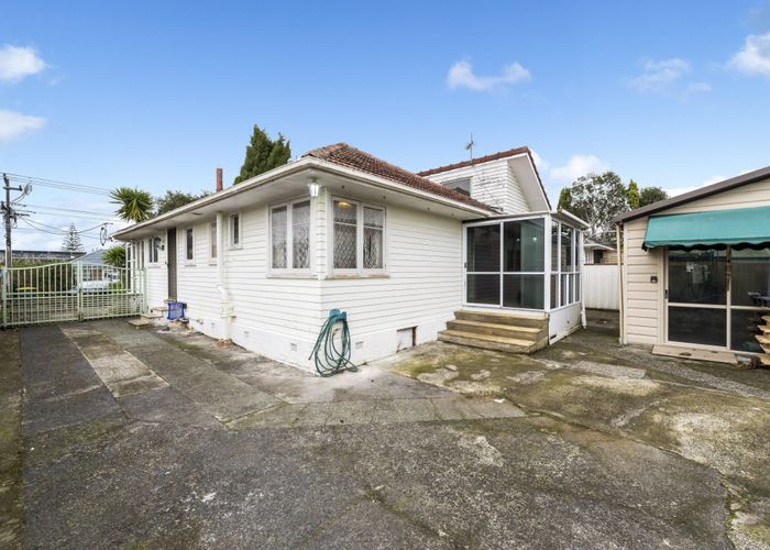  at 6 Edwards Avenue, Henderson, Waitakere City, Auckland