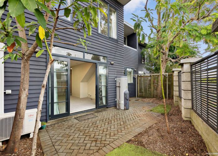  at 18 Saintly Lane, Avondale, Auckland City, Auckland