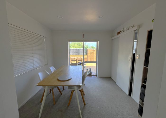  at 2/41 Seabrook Avenue, New Lynn, Waitakere City, Auckland
