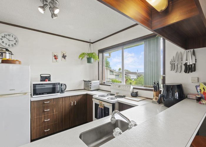  at 2/24 Bayview Road, Bayview, Auckland
