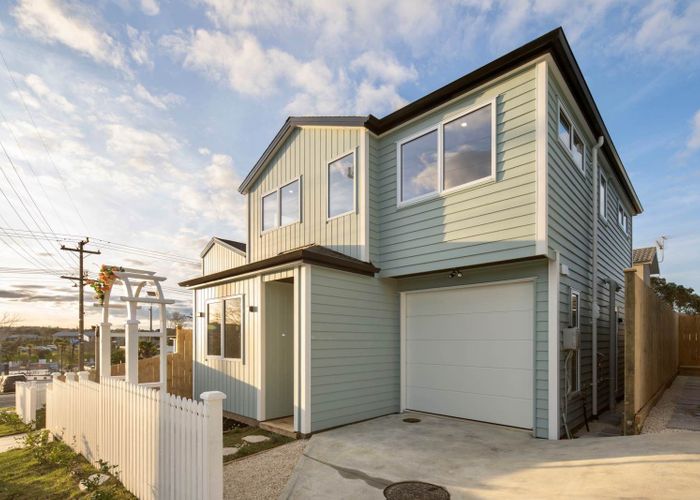  at 2A Deuxberry Avenue, Northcote, North Shore City, Auckland