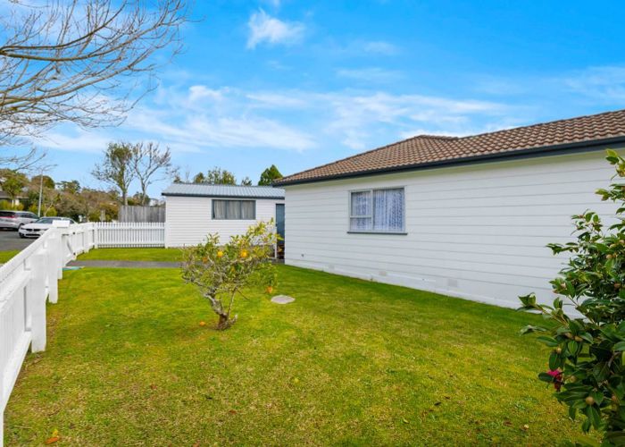  at 24 Santiago Crescent, Unsworth Heights, Auckland