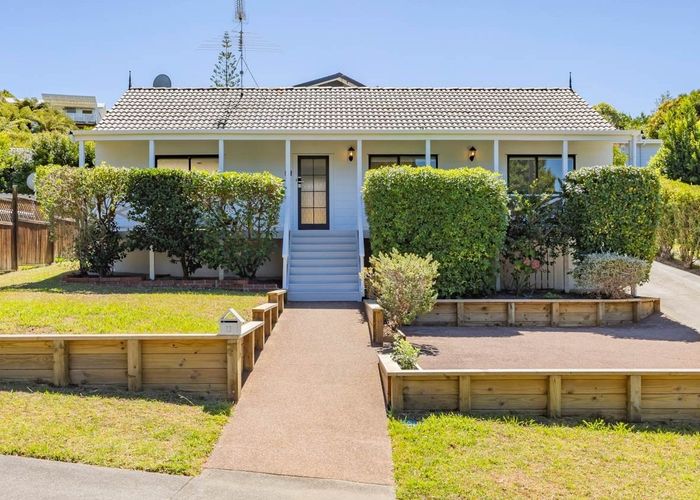  at 13 Cottam Grove, Northcross, Auckland