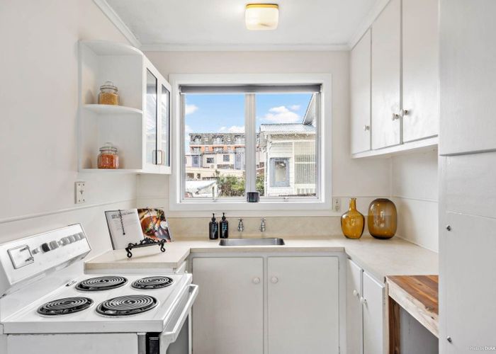  at 2/3172 Great North Road, New Lynn, Waitakere City, Auckland