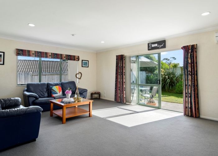  at 8 Brackenburn Drive, Ohauiti, Tauranga