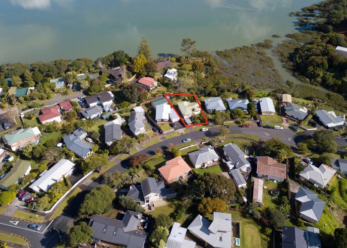  at 38 Esmeralda Avenue, Avondale, Auckland