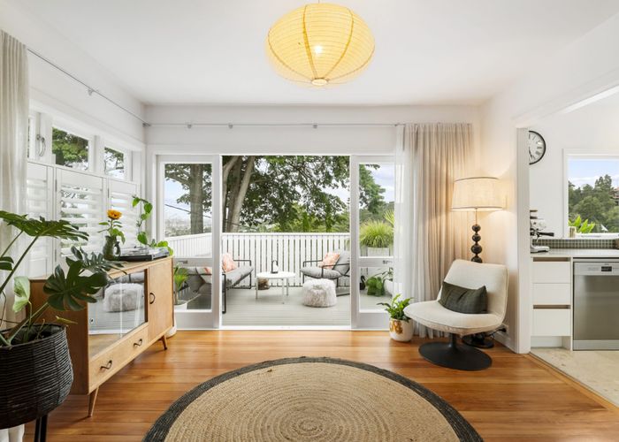  at 33 Island Bay Road, Beach Haven, North Shore City, Auckland