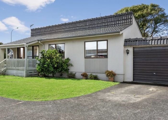  at 1/31 Akoranga Drive, Northcote, Auckland
