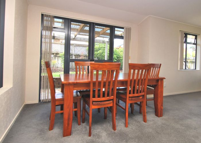  at 92 Kingdale Road, Henderson, Auckland