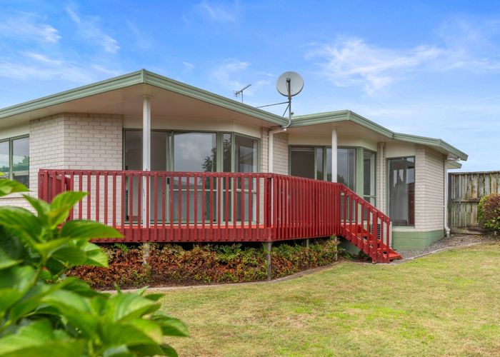  at 5 Burnt Oak Drive, Pyes Pa, Tauranga