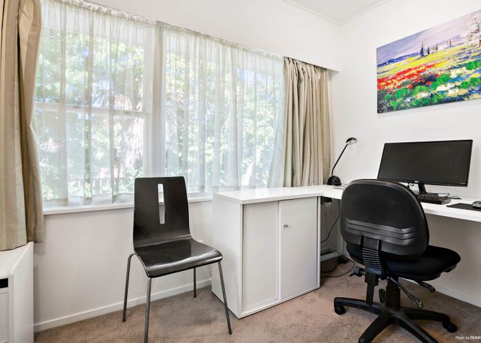  at 6 Pennycook Place, Sunnyhills, Auckland