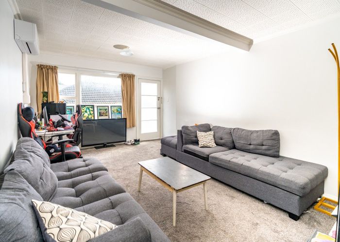  at 87 Queens Drive, Lyall Bay, Wellington