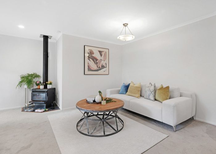  at 9 Canonbie Place, East Tamaki Heights, Auckland