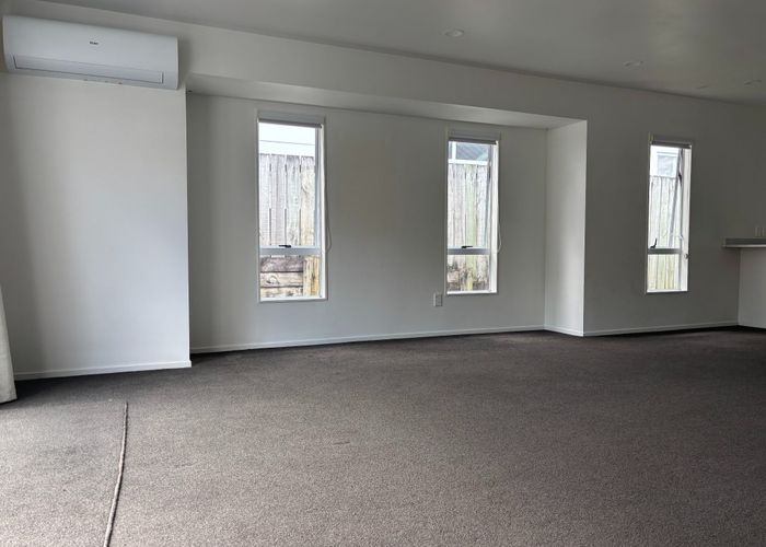  at 2/45 Sungrove Rise, Sunnyvale, Waitakere City, Auckland