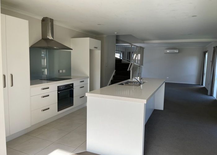 at 9 Ridgedale Crescent, Flagstaff, Hamilton, Waikato