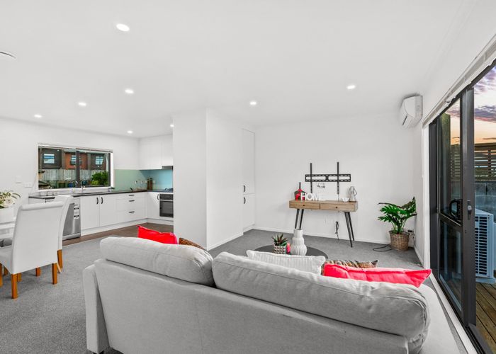  at 10/172 McLeod Road, Te Atatu South, Waitakere City, Auckland