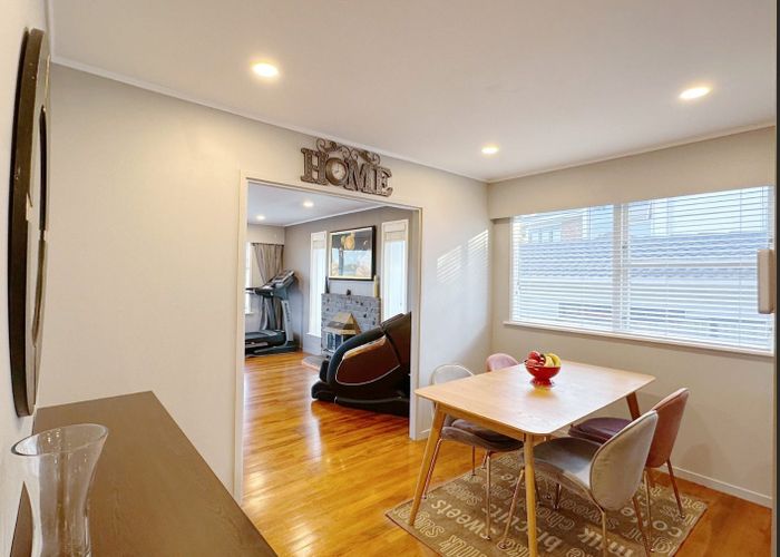  at 32 Felgrove Street, Glendene, Waitakere City, Auckland
