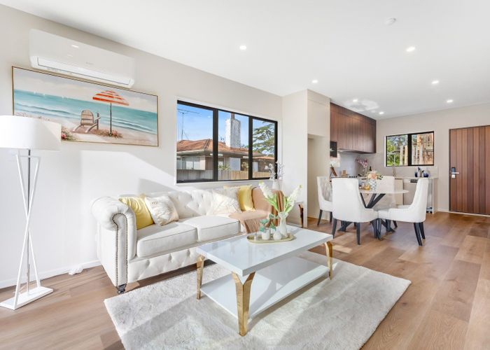  at 2/140 Edgewater Drive, Pakuranga, Manukau City, Auckland