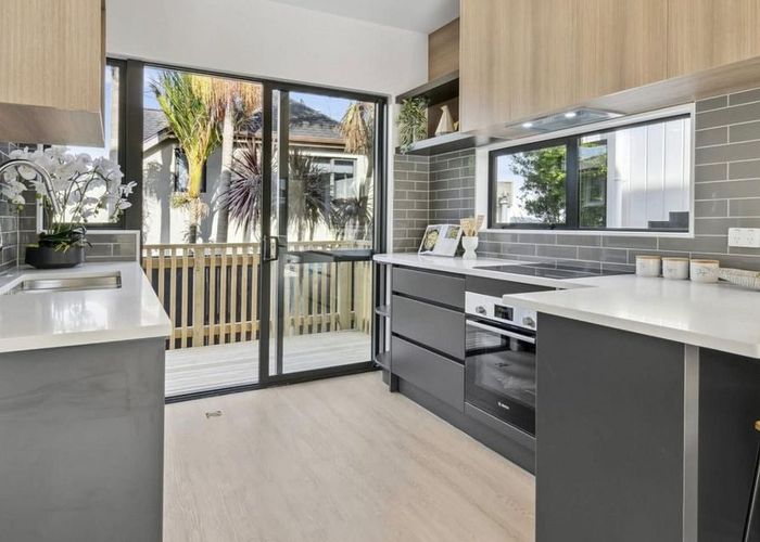  at 73 Highland Park Drive, Botany Downs, Manukau City, Auckland