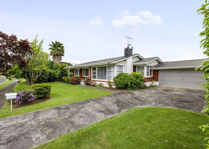  at 2 Golden Place, Fairfield, Hamilton
