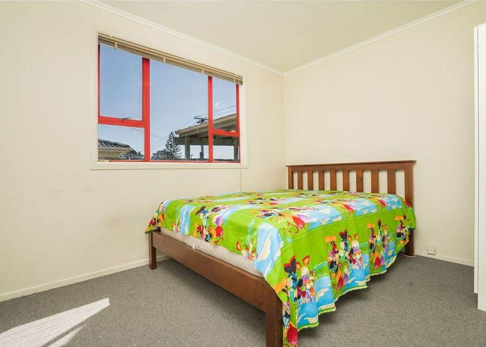  at 2/52 Hillside Road, Papatoetoe, Auckland