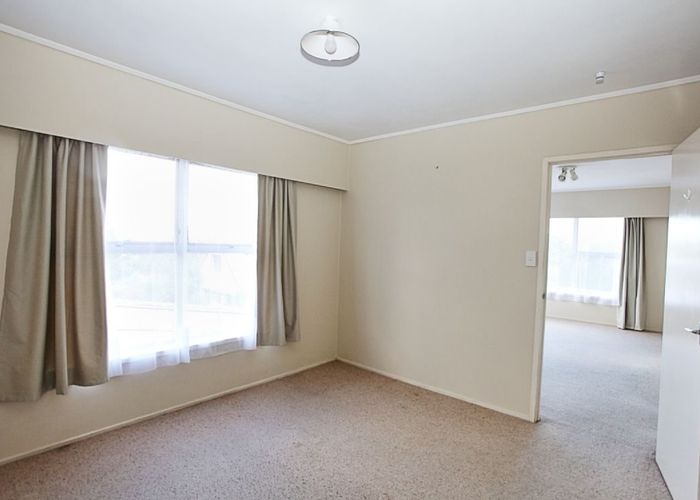  at 2/85A Target Road, Totara Vale, North Shore City, Auckland