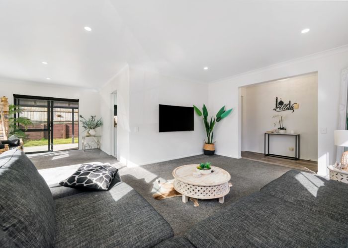  at 82 Hillwell Drive, Henderson, Auckland
