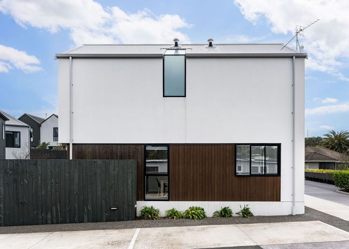  at 5/6 Oswald Crescent, Paparangi, Wellington, Wellington