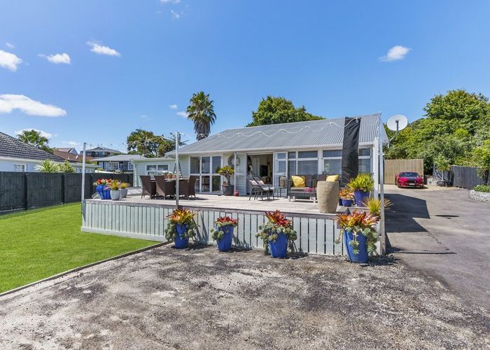  at 45 Kiwi Esplanade, Mangere Bridge, Manukau City, Auckland