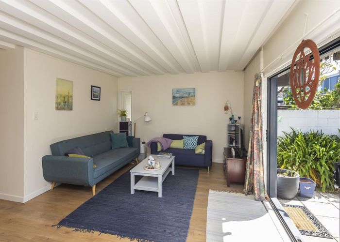  at 2/25 Winchester Street, Merivale, Christchurch